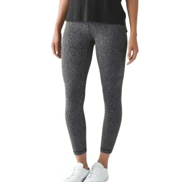 Lululemon High Times Pant Digi Pixie Black Pitch Grey 7/8 Length Women's size 6 - Picture 1 of 11